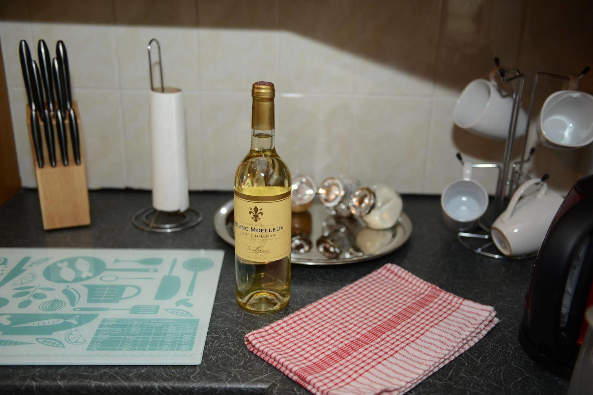 F3 2 Bedroomed Town House - Free Parking - Super 150 Mbps Wifi Near Gavin N Stacey Film House - 1 Free Dog Allowed Barry Exterior foto