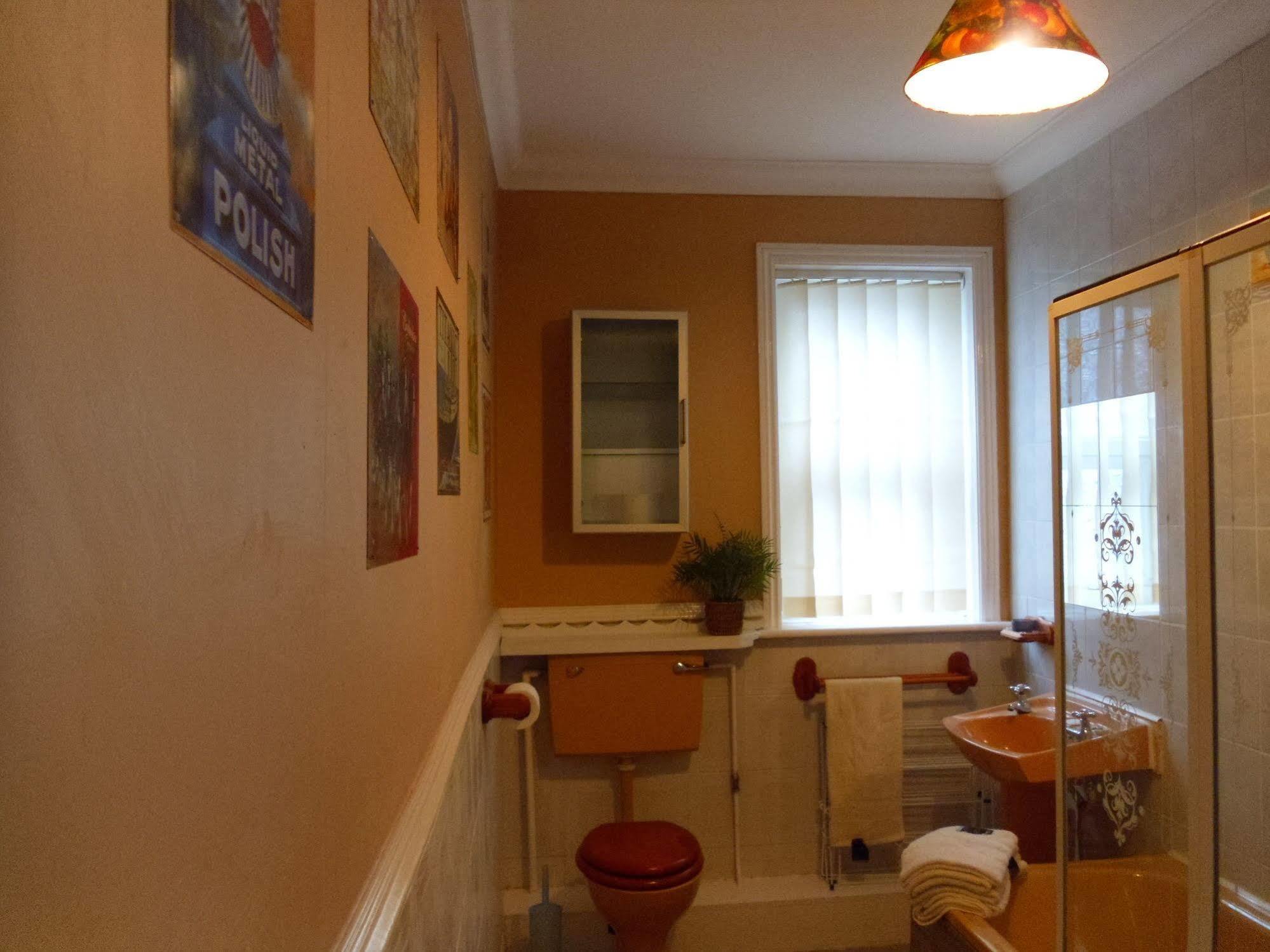 F3 2 Bedroomed Town House - Free Parking - Super 150 Mbps Wifi Near Gavin N Stacey Film House - 1 Free Dog Allowed Barry Exterior foto