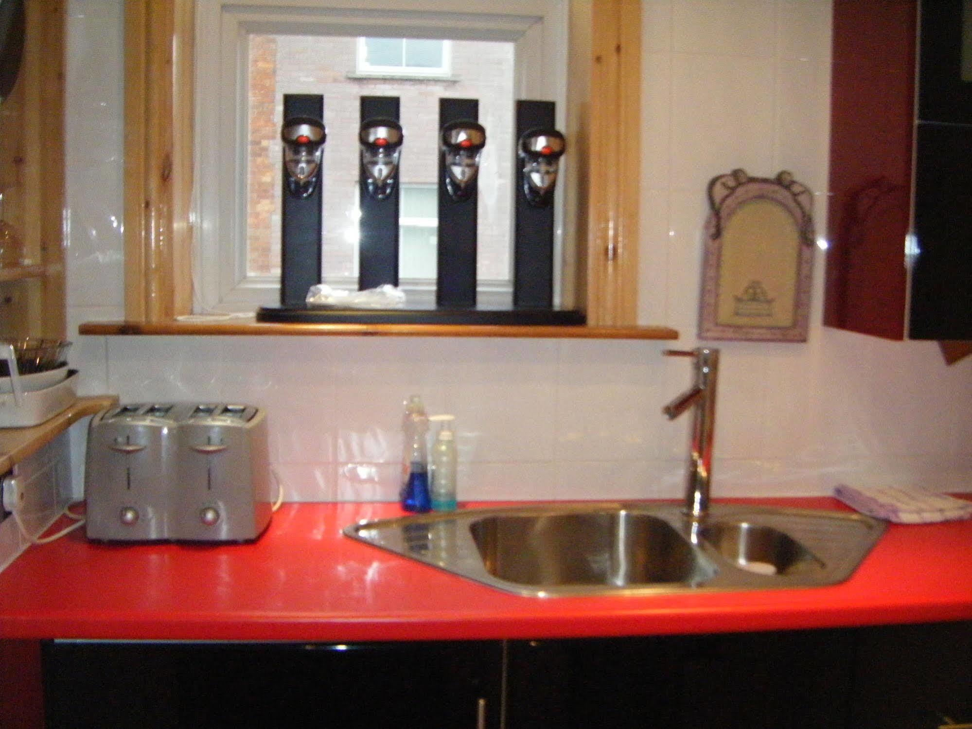 F3 2 Bedroomed Town House - Free Parking - Super 150 Mbps Wifi Near Gavin N Stacey Film House - 1 Free Dog Allowed Barry Exterior foto