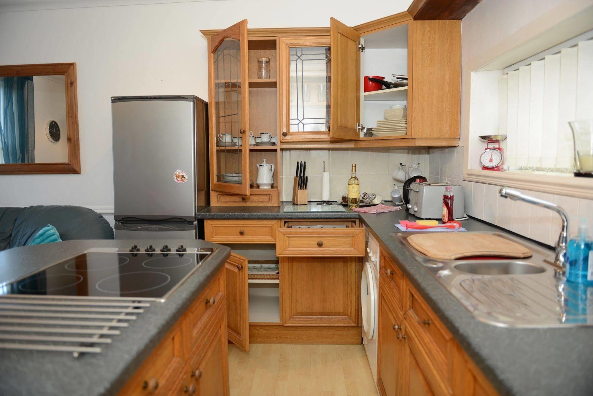 F3 2 Bedroomed Town House - Free Parking - Super 150 Mbps Wifi Near Gavin N Stacey Film House - 1 Free Dog Allowed Barry Exterior foto