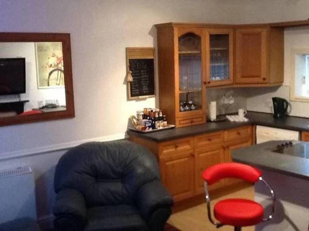 F3 2 Bedroomed Town House - Free Parking - Super 150 Mbps Wifi Near Gavin N Stacey Film House - 1 Free Dog Allowed Barry Exterior foto