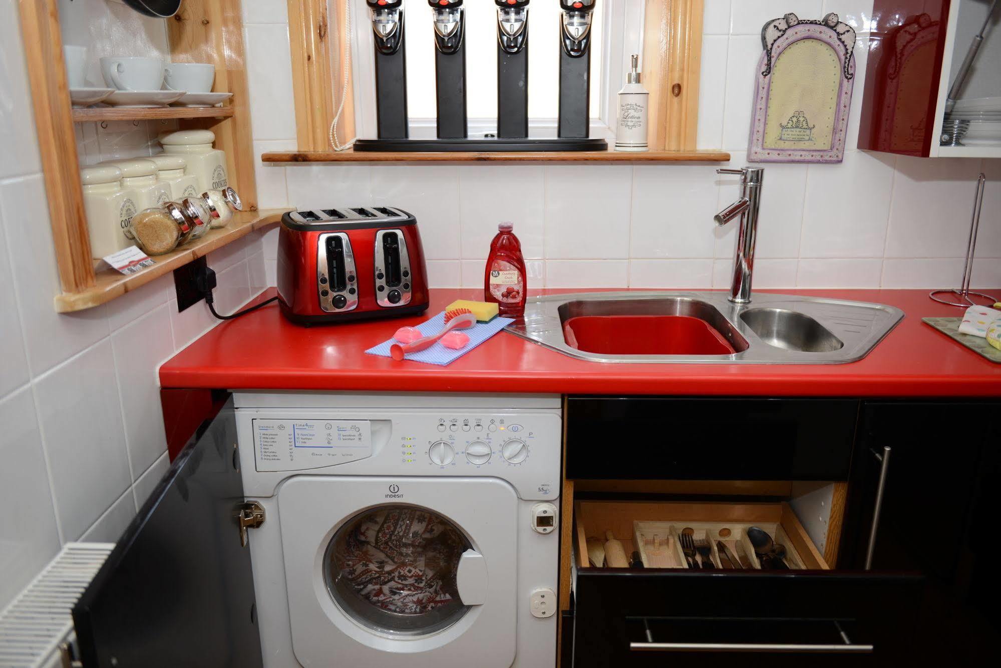 F3 2 Bedroomed Town House - Free Parking - Super 150 Mbps Wifi Near Gavin N Stacey Film House - 1 Free Dog Allowed Barry Exterior foto